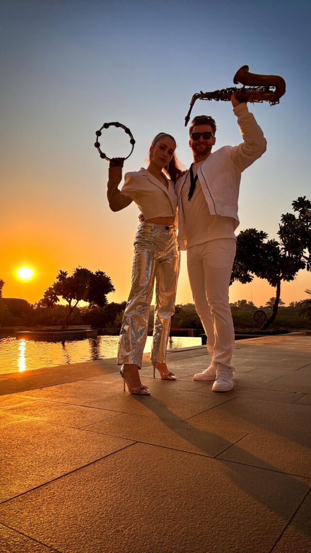 𝔽𝕃𝕆𝕆ℝ𝕁𝔸𝕏𝕏 goes India🇮🇳🤩 W/ Sax and percussion.
What an amazing wedding party this was! Thank you @collectiveartistsdiaries for the great collab.👏🏼 See you on the next one❤️‍🔥

#Hindi #Bollywood #indianwedding #Surf #Levitating #internationalwedding #Delhi #performingaroundtheglobe #Floorjaxx #saxophone #Percussion #darbuka