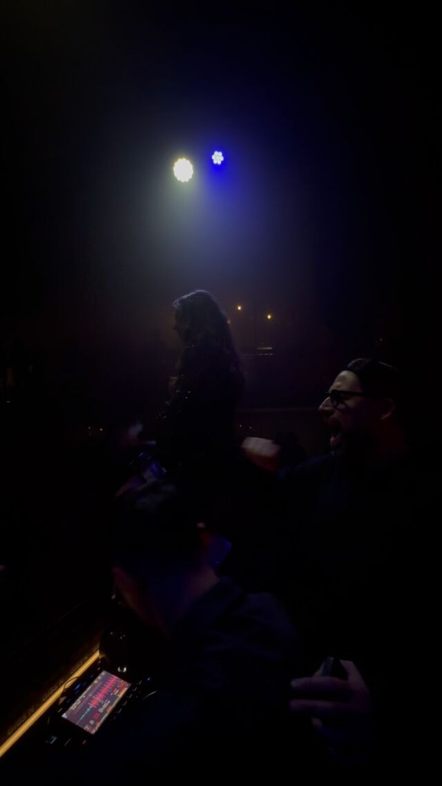 Club Gibson, y’all UNDERSTOOD the assignment!! 🥁✨ The vibes? Immaculate. The crowd? Straight-up LEGENDARY. Big ups to the dream team for making it all magic 🫶💃 #PercussionBaddie #ClubVibes #FrankfurtLit #CrowdWentWild #DrumAndSlay  #EnergyOn100 #GirlsWhoPlay #NightlifeEnergy