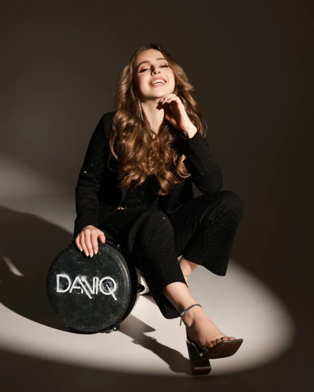 Kingsnight & Kingsday are just around the corner! 🧡🎉 
Join me in celebrating at these events: 
25-04: Koningsnacht in Dongen 20:30-21:30 
26-04: Koningsdag in Ermelo 20:00-21:00

See you there!🤩